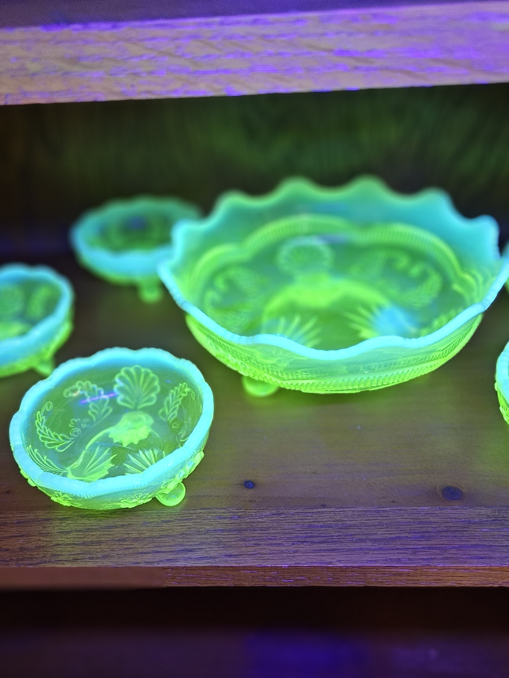 Vintage-Inspired Uranium Glass Serving Bowl Set - Green